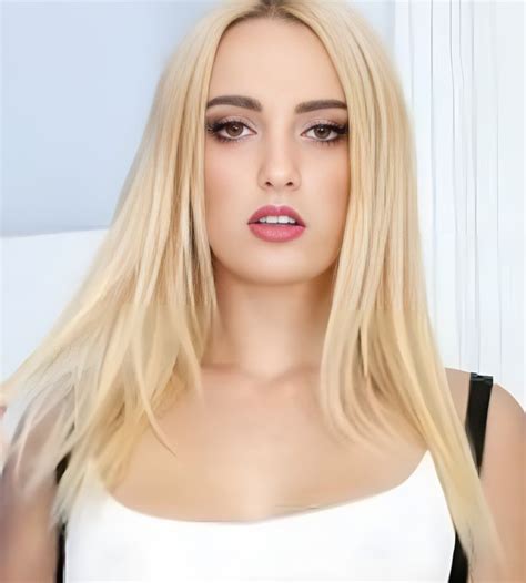 Anna Khara Nude Videos and Pics .